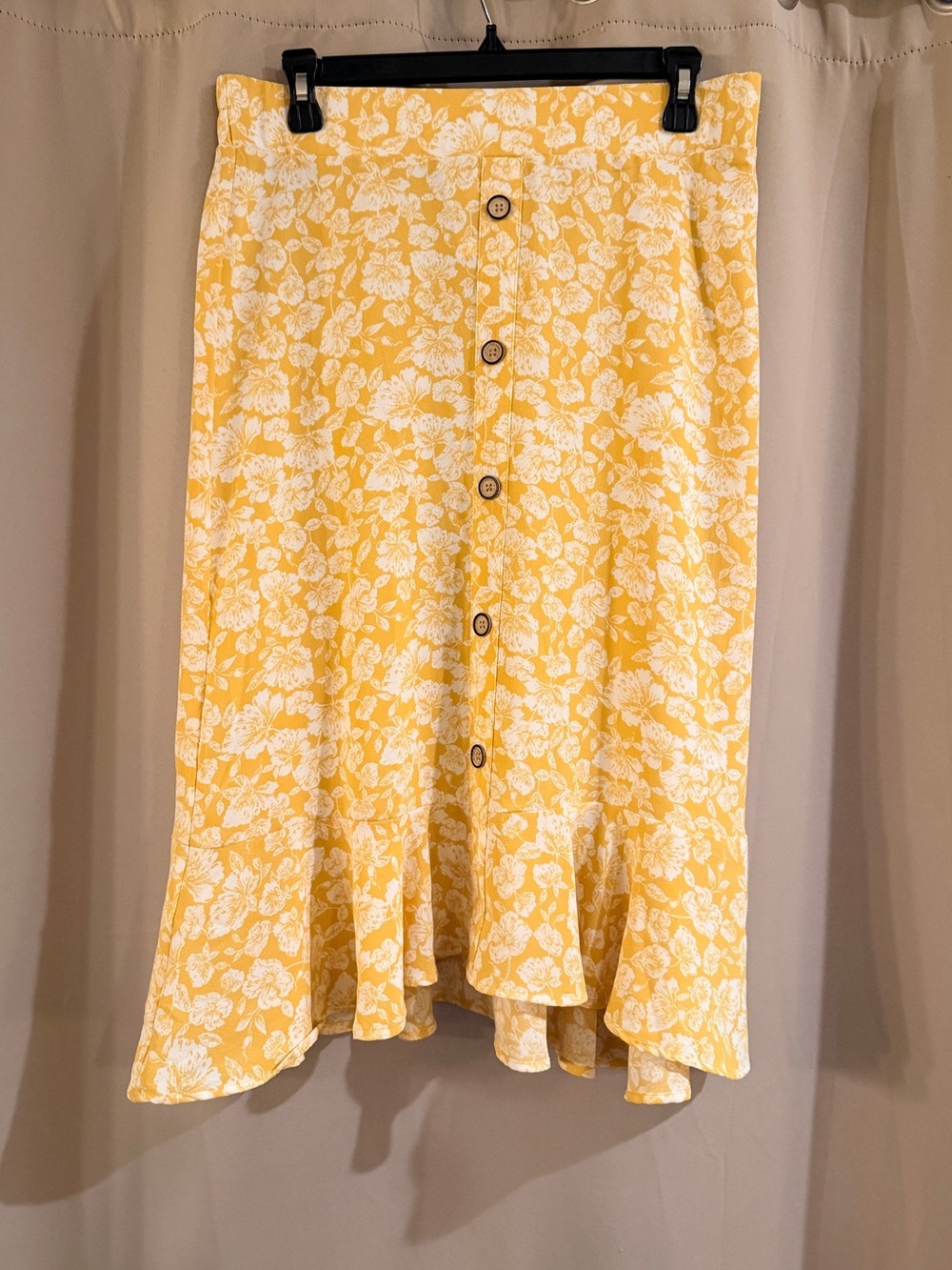 89+Madison Yellow Floral Button-Front Ruffle Hem Skirt